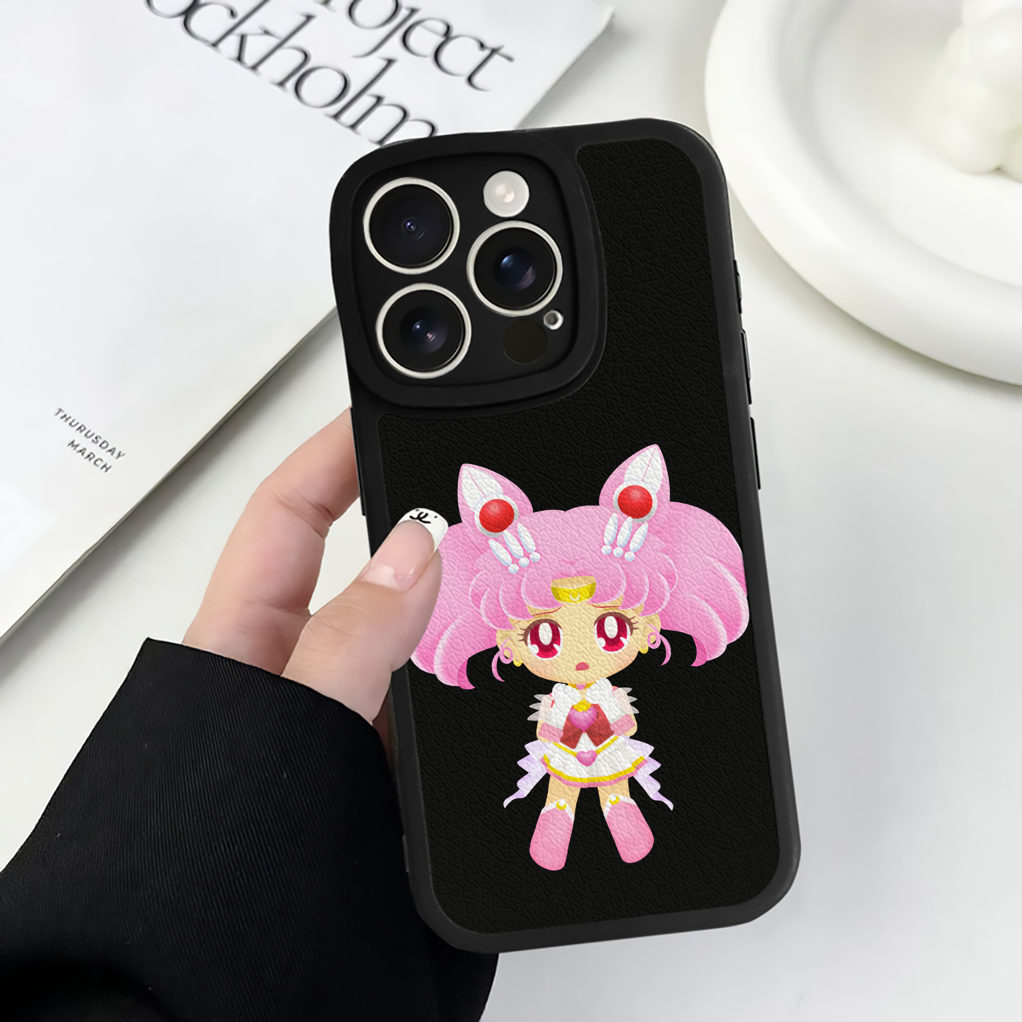 （画像用） 美少女戦士セーラームーン ちびうさ Sailor Moon Chibiusa Tsukino Usagi Small Lady Serenity 【iPhone 16シリーズ対応】シリコンスマホケース（レザー調） 材質：シリコン